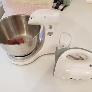 Sunbeam Hand stand Mixer w attachments